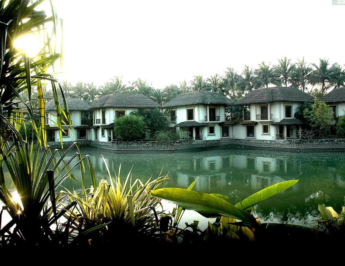 Luxurious Villa With Lake Garden Kolkata Exterior photo