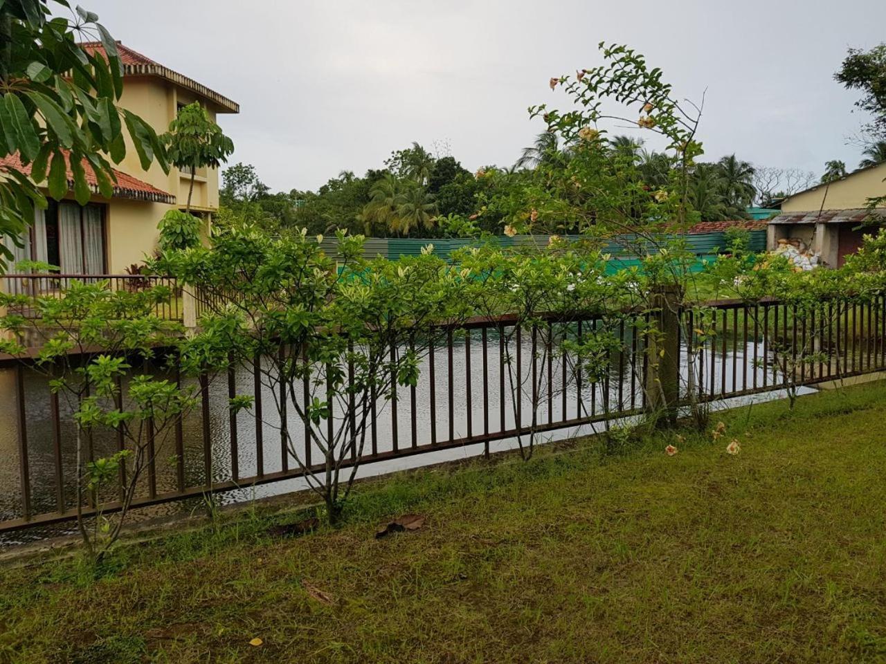 Luxurious Villa With Lake Garden Kolkata Exterior photo